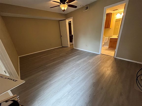 2nd image of 9811 Walnut St #201