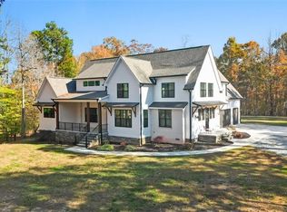 5048 Crackling Woods Ln, Randleman, NC 27317