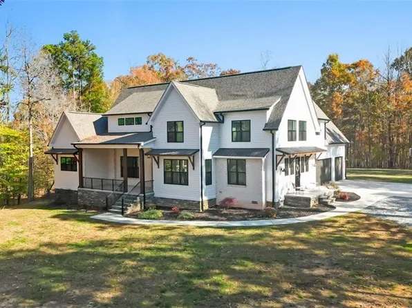 5048 Crackling Woods Ln, Randleman, NC 27317