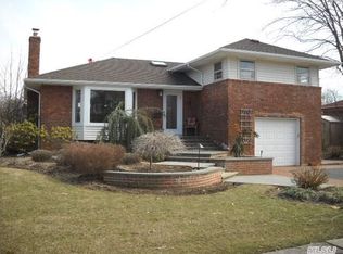 2811 Harbor Rd, Merrick, NY 11566