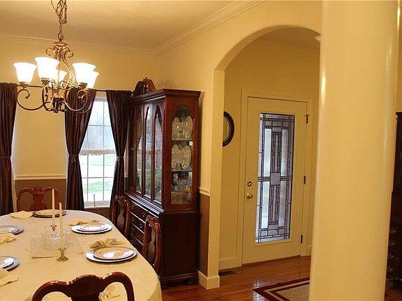 5th image of 2 Stonebrook Dr