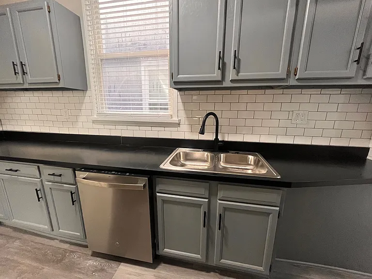 2955 N Spaulding Ave #2F — Photo 2