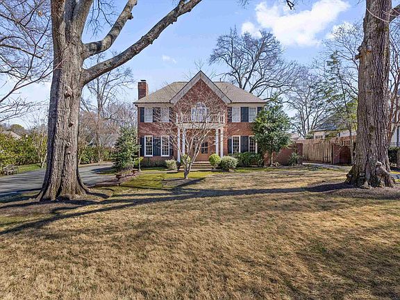 2nd image of 400 Colonial Rd