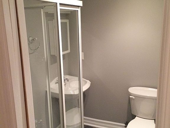5819-8 bathroom