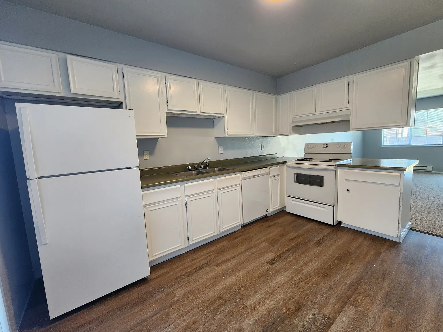 2 bed, 1.5 bath, 1000 sqft, $1,300 — Photo 3