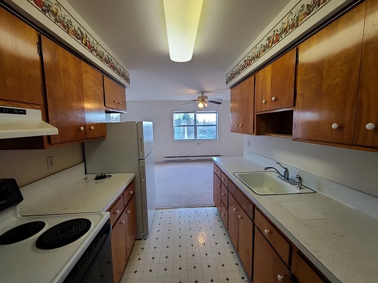 256 Belleville Ave — Photo 1