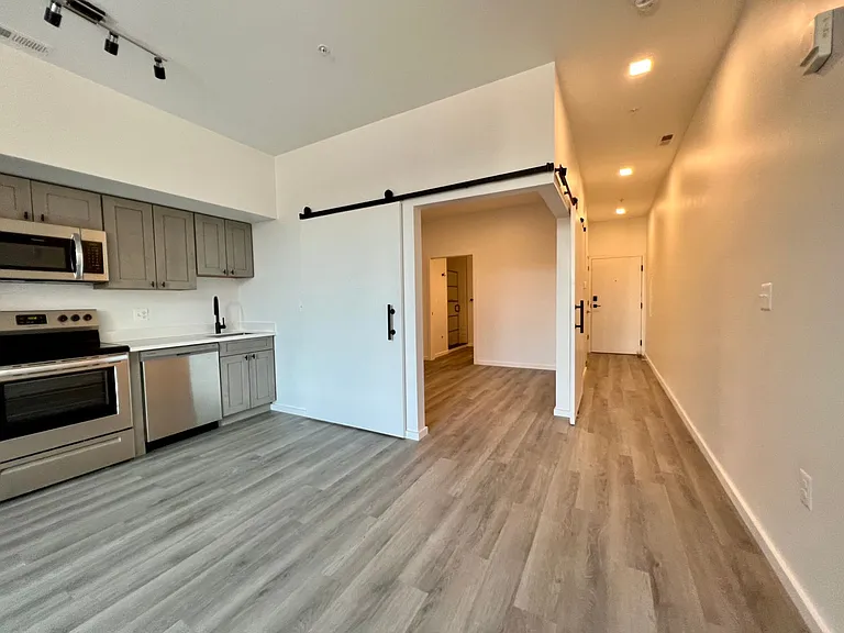 725 W Pratt St. — Photo 76