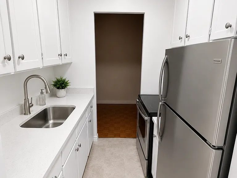 2412 Queen St E — Photo 3