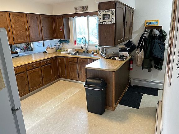 Main apartment kitchen 