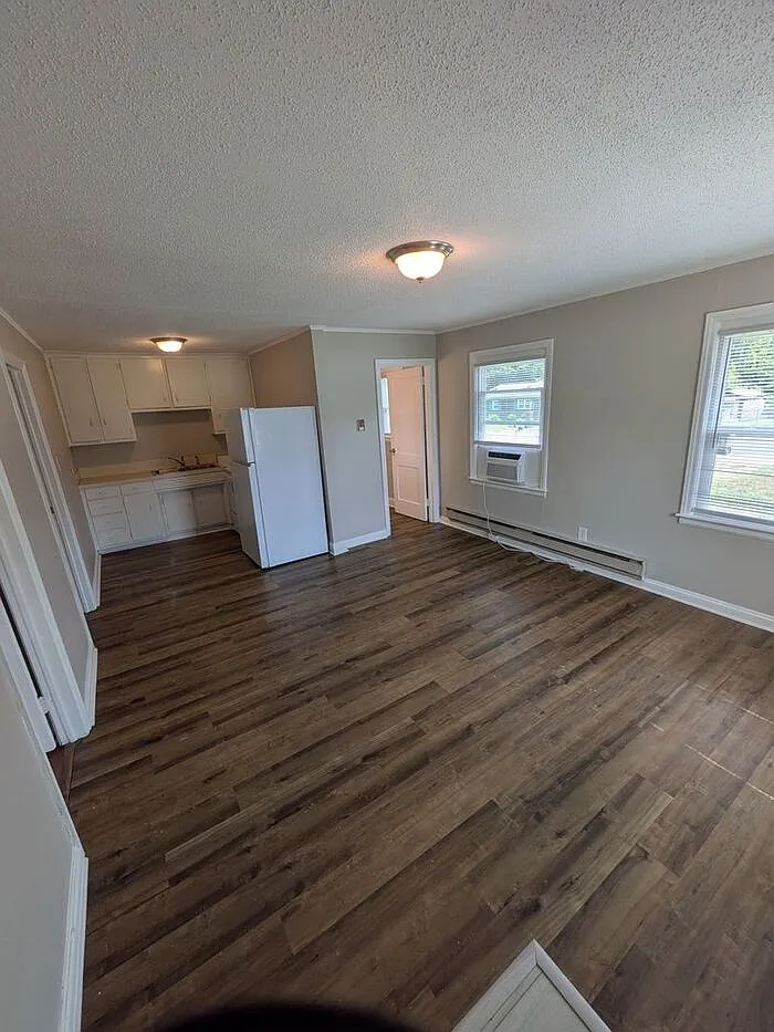 2 bed, 1.0 bath, $845 — Photo 3