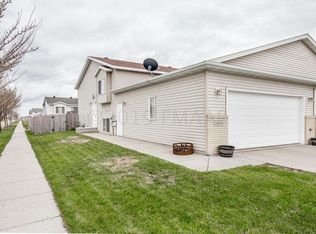 1019 35th Ave S, Moorhead, MN 56560