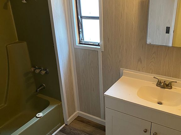 2nd image of 40 Johnson St