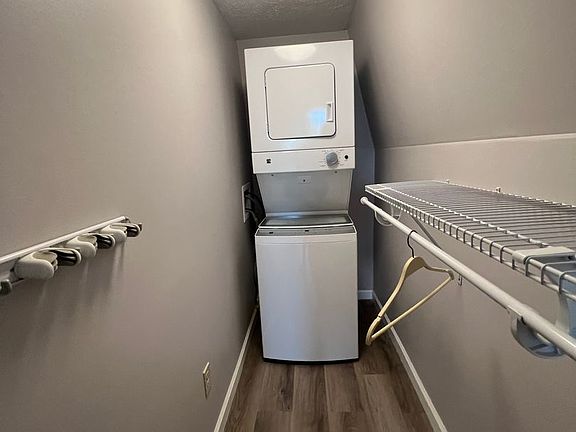 3rd image of 437 W 6th St APT 6