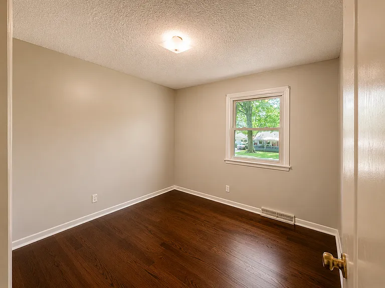 8806 Crescent Ave — Photo 8