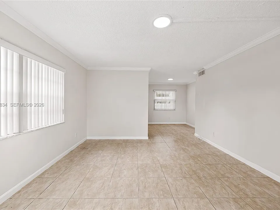 4933 Hollywood Blvd #101