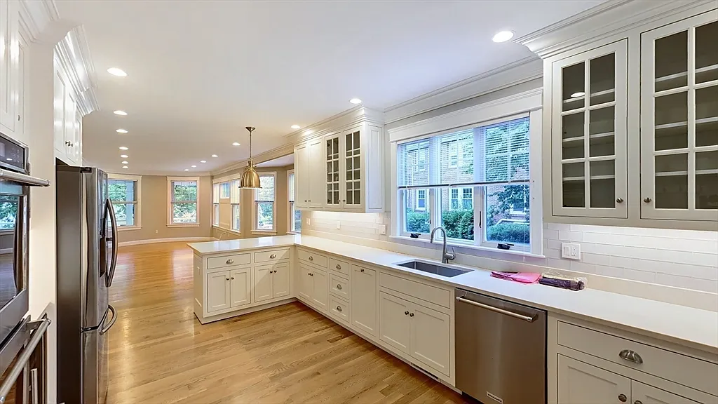 5 bed, 3.5 bath, 2488 sqft, $8,500 — Photo 1