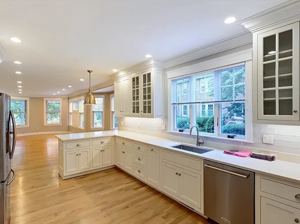125 Westbourne Ter #1, Brookline, MA 02446