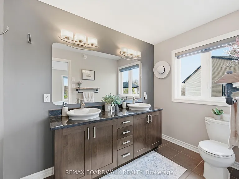 375 Cooks Mill Cres — Photo 23