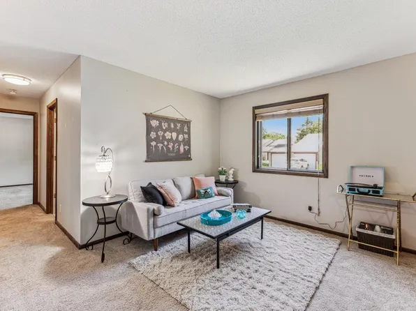 7230 Vista Ct, Eden Prairie, MN 55346