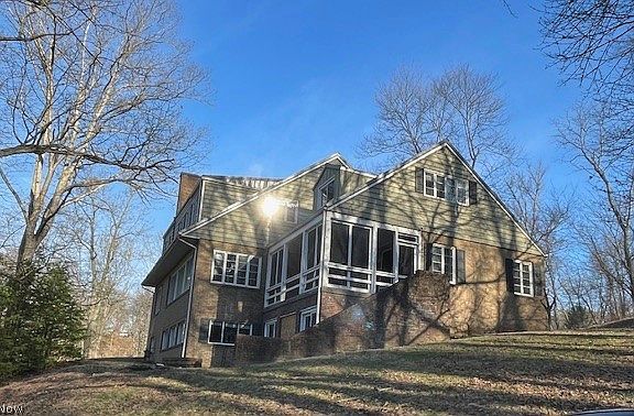 3rd image of 860 Kensington Rd