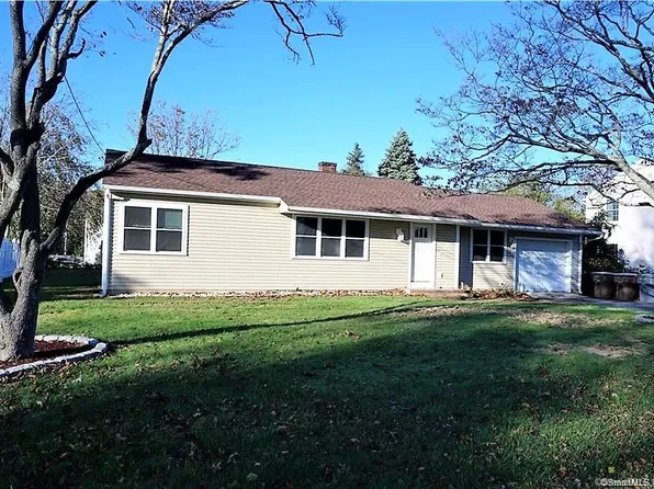 8 Cove Dr, Niantic, CT 06357