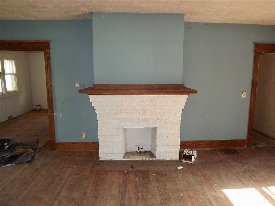 2nd image of 624 S Indiana Ave