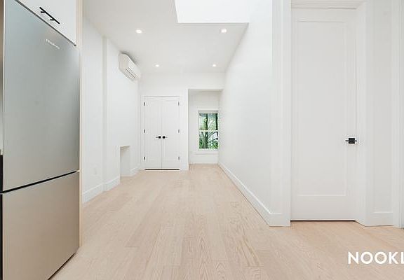 3rd image of 260 New York Ave #4A