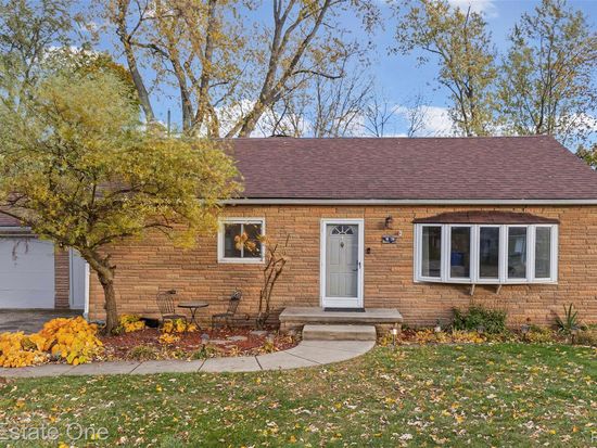 1029 Monica Pl, Waterford, MI 48327