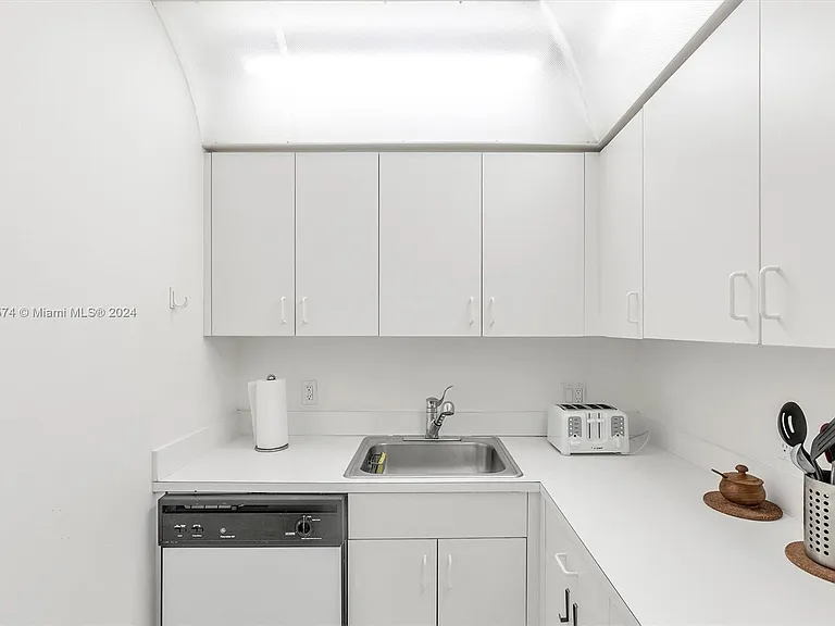 800 Claughton Island Dr #1204 — Photo 15