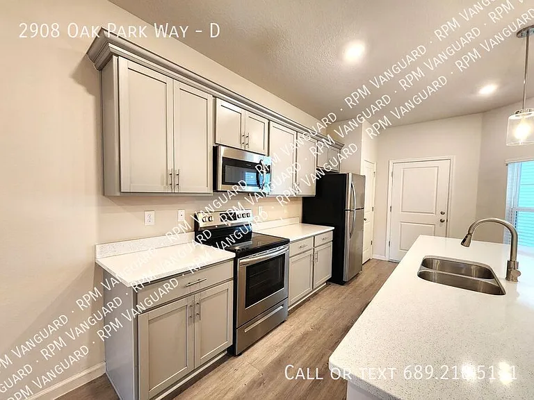 2908 Oak Park Way #D — Photo 2