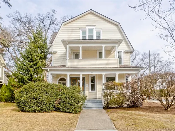 77 S Park Ave, Longmeadow, MA 01106
