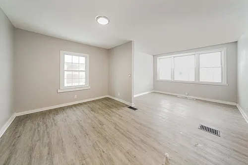 47 Lux St Photo 1