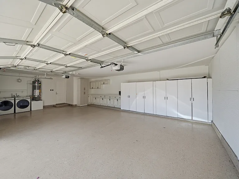 1814 N San Antonio Ave — Photo 28