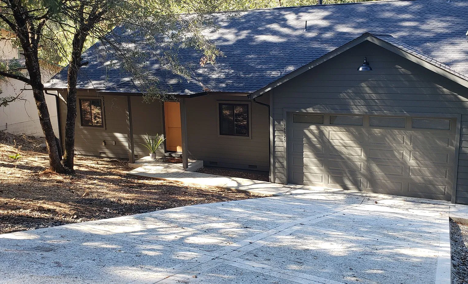 3 bed, 2.0 bath, 1647 sqft, $2,250 — Photo 1