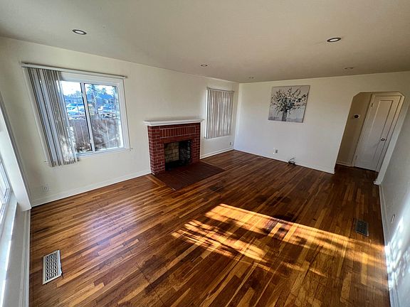 3rd image of 217 S Claremont Ave
