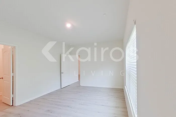 10631 Hillside Creek Dr — Photo 13