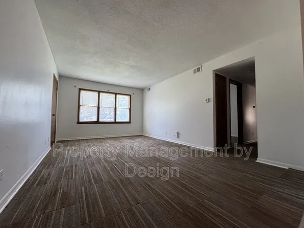1033 5th St APT 6, West Des Moines, IA 50265