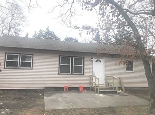 27 Panamoka Trl, Ridge, NY 11961