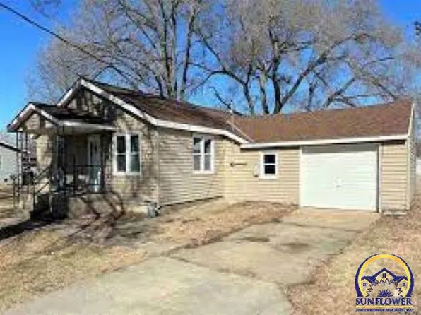 16 W Valley St, Council Grove, KS 66846