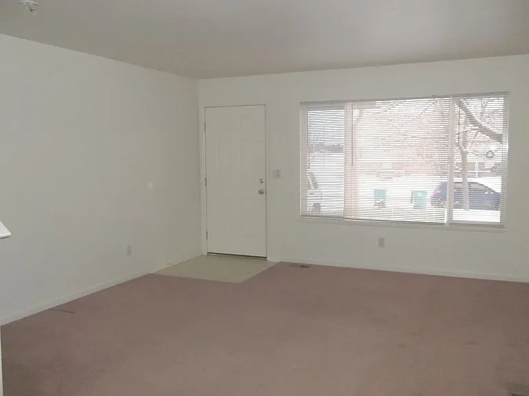 3301 Saratoga St #C — Photo 2
