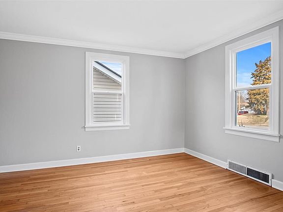 2nd image of 7070 Lansdowne Ave