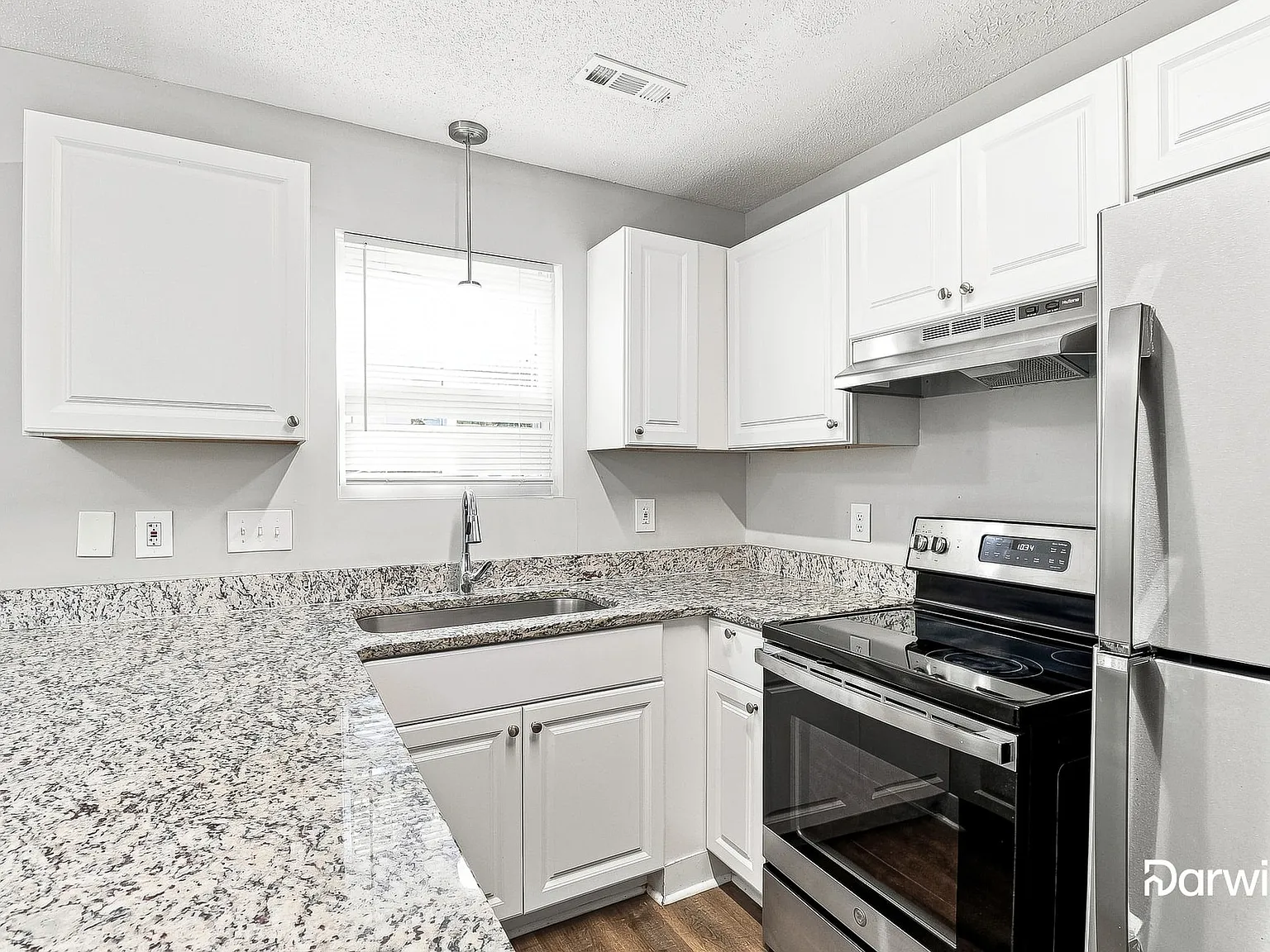 3 bed, 2.0 bath, 1084 sqft, $1,805 — Photo 4