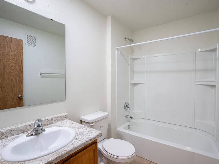 Bismarck, ND Sierra Ridge Apartments | 22A | Bathroom
