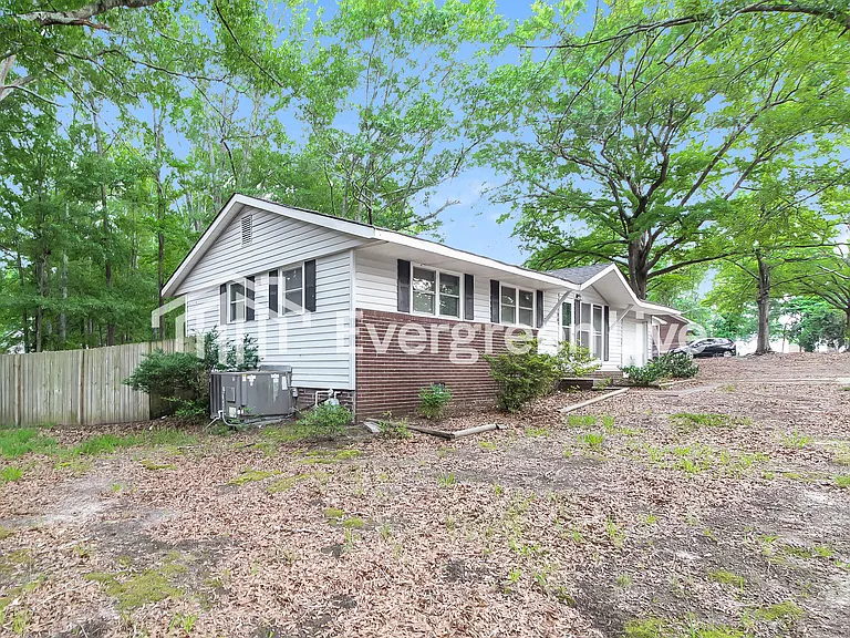 106 Thrift Dr — Photo 2