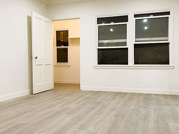 4th image of 2954-2958 1/2 Francis Ave #2956