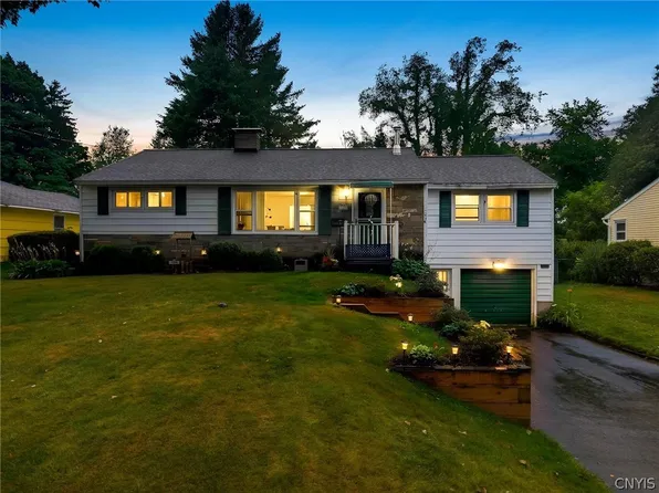 129 Wadsworth Rd, North Syracuse, NY 13212