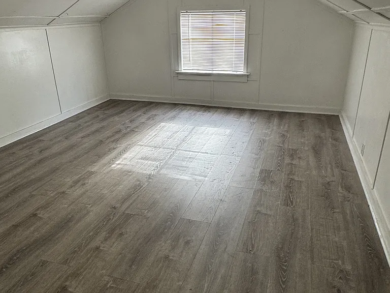 359 Oregon St — Photo 2