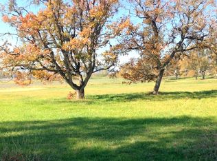 90 Hidden Valley Dr, Eagle Point, OR 97524