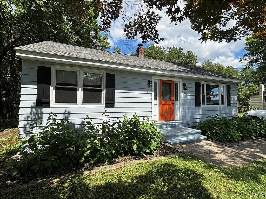 2 bed, 1.0 bath, 900 sqft, $1,900 — Photo 2