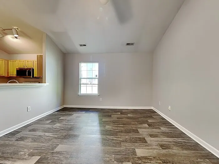 3 bed, 2.0 bath, 1122 sqft, $1,595 — Photo 3